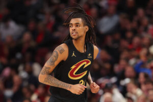 Emoni Bates se queda en Cleveland