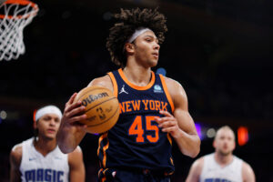 Los Knicks confirman la continuidad de Jericho Sims