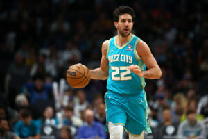 Los Nuggets, interesados en Vasilije Micic