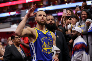 Stephen Curry extiende por un año y 62 millones con Golden State