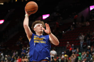 Podziemski, en la NBA en contra de su padre