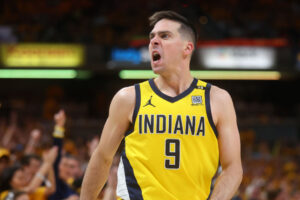 T.J. McConnell firma por cuatro años y 45 millones con Indiana