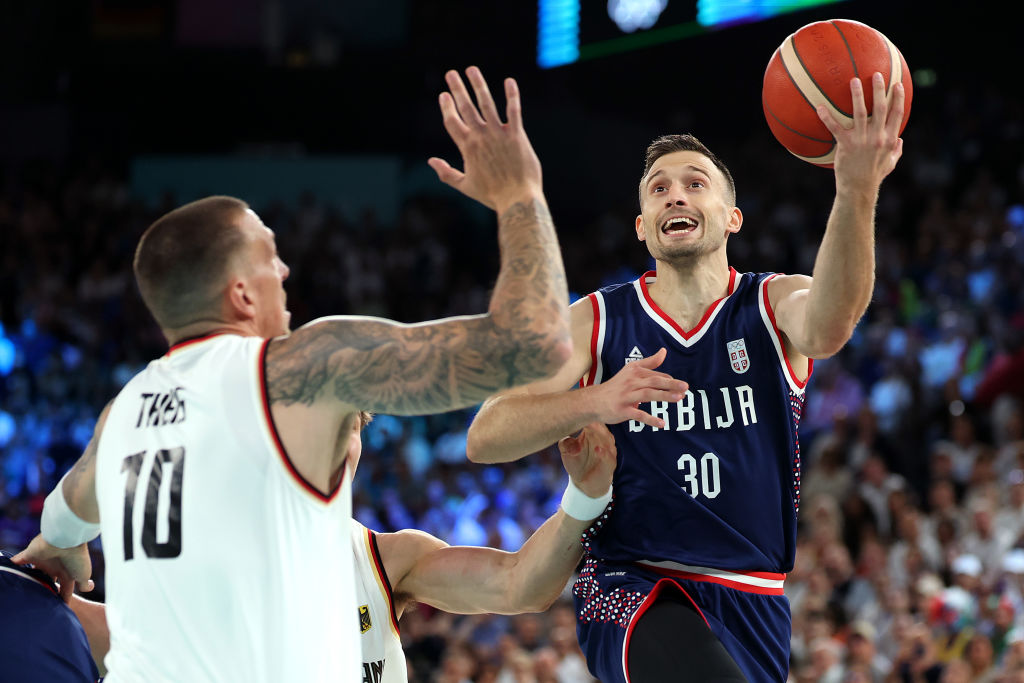 Clippers y Hawks posan sus ojos en Aleksa Avramovic