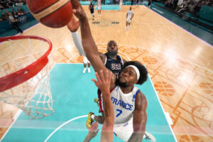 Yabusele ya es jugador de Philadelphia