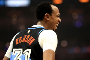 John Henson anuncia su retirada