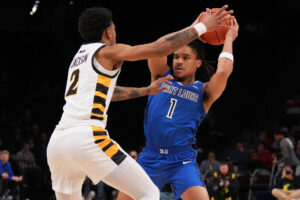 Golden State prescinde de Yuri Collins y Javan Johnson