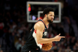 Minnesota se hace con Skylar Mays y Eugene Omoruyi