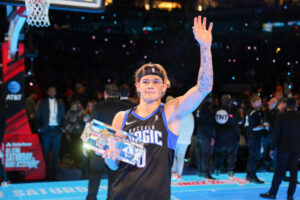 Mac McClung realizará el training camp con los Magic