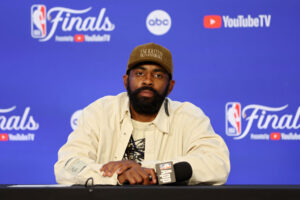 Kyrie Irving sigue dolido