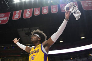 Los Warriors se hacen con un descarte de los Lakers