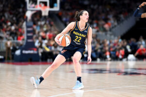 Caitlin Clark, nombrada Rookie del Año por unanimidad