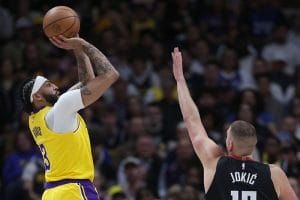 Anthony Davis, dispuesto a lanzar más triples