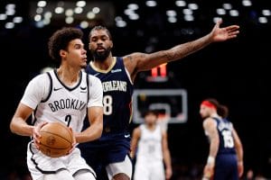 Cam Johnson en un partido ante los Pelicans