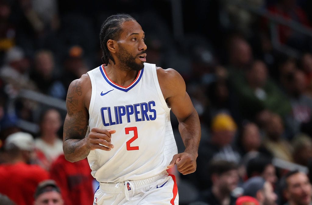 Kawhi Leonard durante un partido