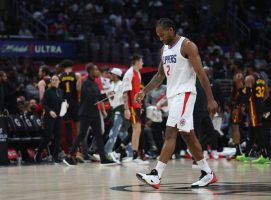 Kawhi quita peso a su lesión de rodilla