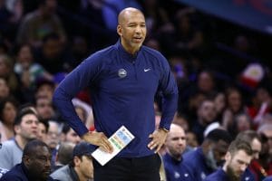 Monty Williams se pasa a los banquillos de instituto
