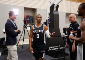 Los Spurs aceptan a Chris Paul como líder