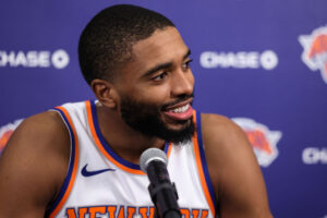 Mikal Bridges aparca su extensión