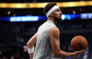 Klay Thompson estuvo de los nervios en su debut con Dallas