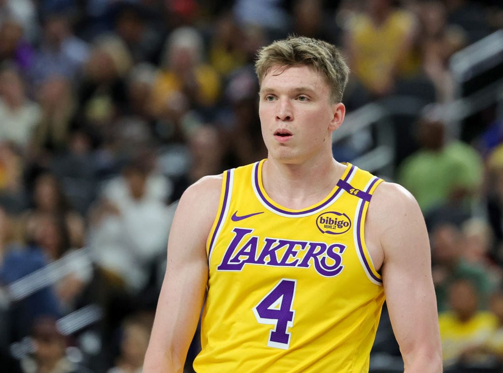 Dalton Knecht durante la pretemporada