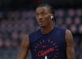 Bones Hyland durante un calentamiento con Los Angeles Clippers