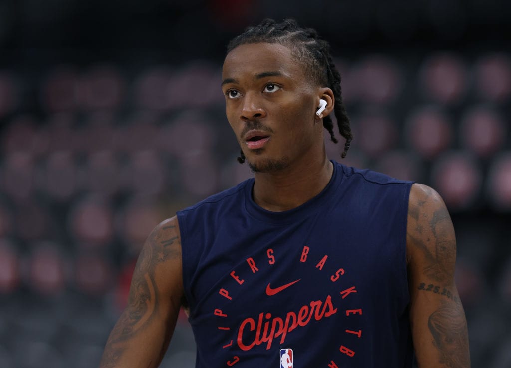 Bones Hyland durante un calentamiento con Los Angeles Clippers