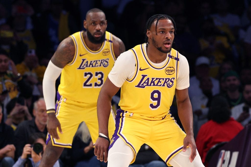 LeBron James y su hijo Bronny compartieron pista ante Phoenix Suns