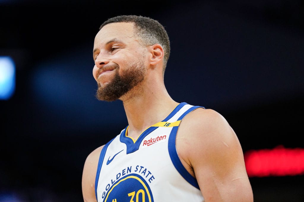 Stephen Curry luce contrariado