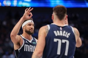 Luka Doncic lidera y Klay Thompson ejecuta ante los Spurs