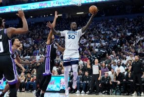 Julius Randle se sale ante Sacramento