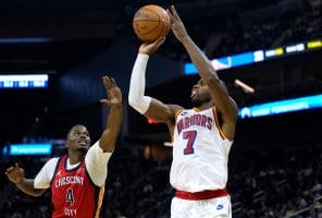 Curry fuera, Kuminga sentado y Hield desatado