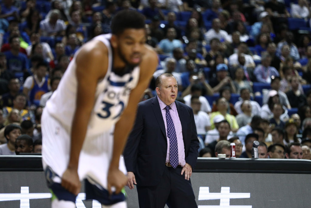 Karl-Anthony Towns y Tom Thibodeau durante su etapa juntos en Minnesota