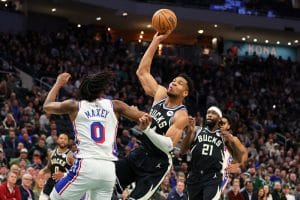 Giannis ataca el aro