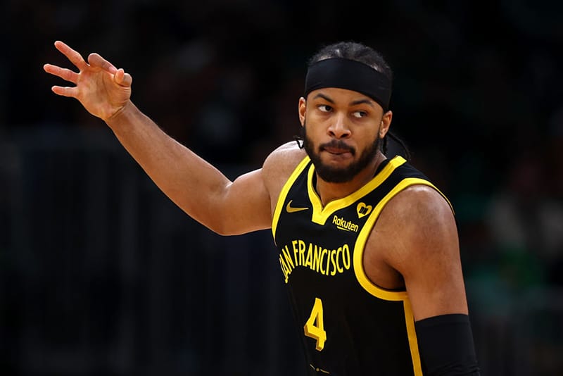 Moody celebra un triple