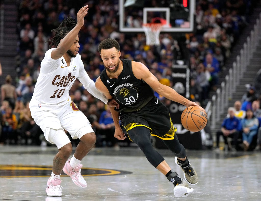 Stephen Curry retando a darius garland