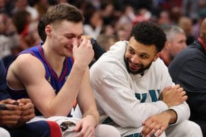 Chris Braun y Jamal Murray en el banquillo