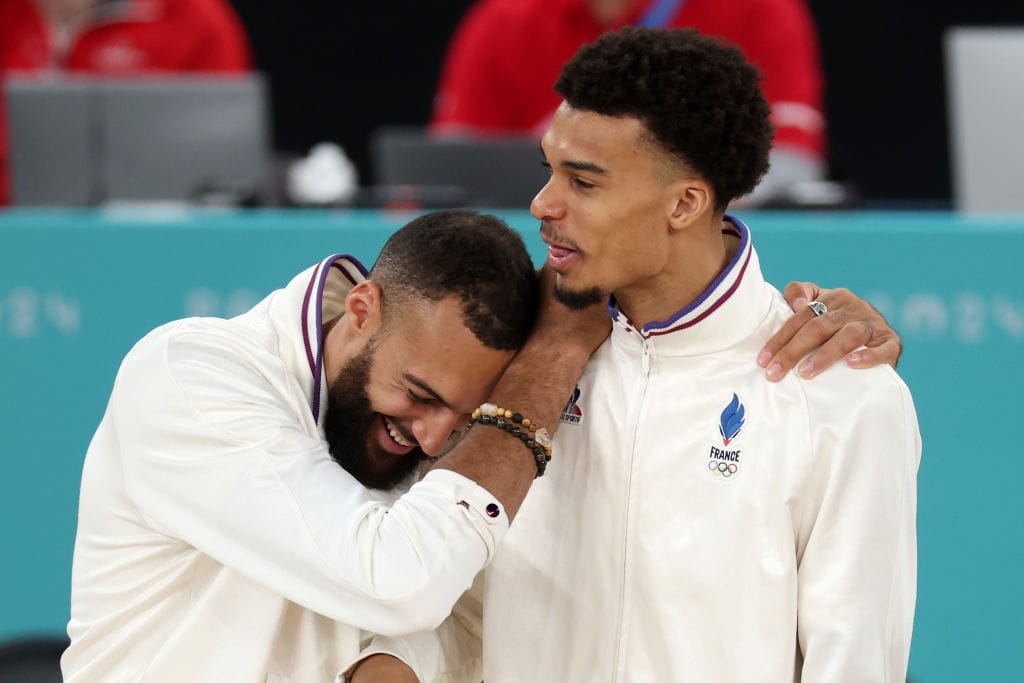 Victor Wembaynama y Rudy Gobert, compañeros en la selección francesa