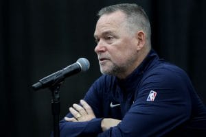 Michael Malone en una rueda de prensa