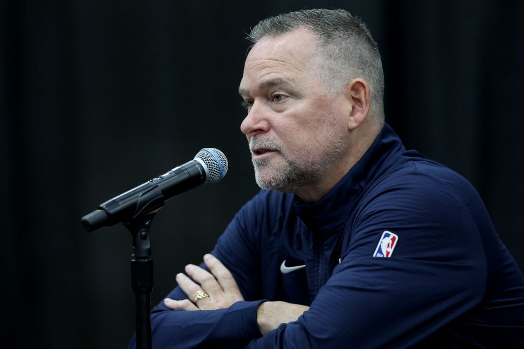 Michael Malone en una rueda de prensa