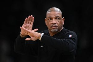 Doc Rivers, entrenador de los Milwaukee Bucks, durante un partido