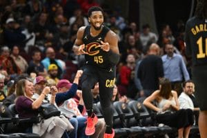 Donovan Mitchell celebra una canasta