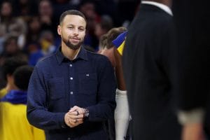 La vuelta de Stephen Curry se retrasa