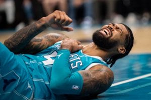 Nick Richards, baja indefinida en los Hornets