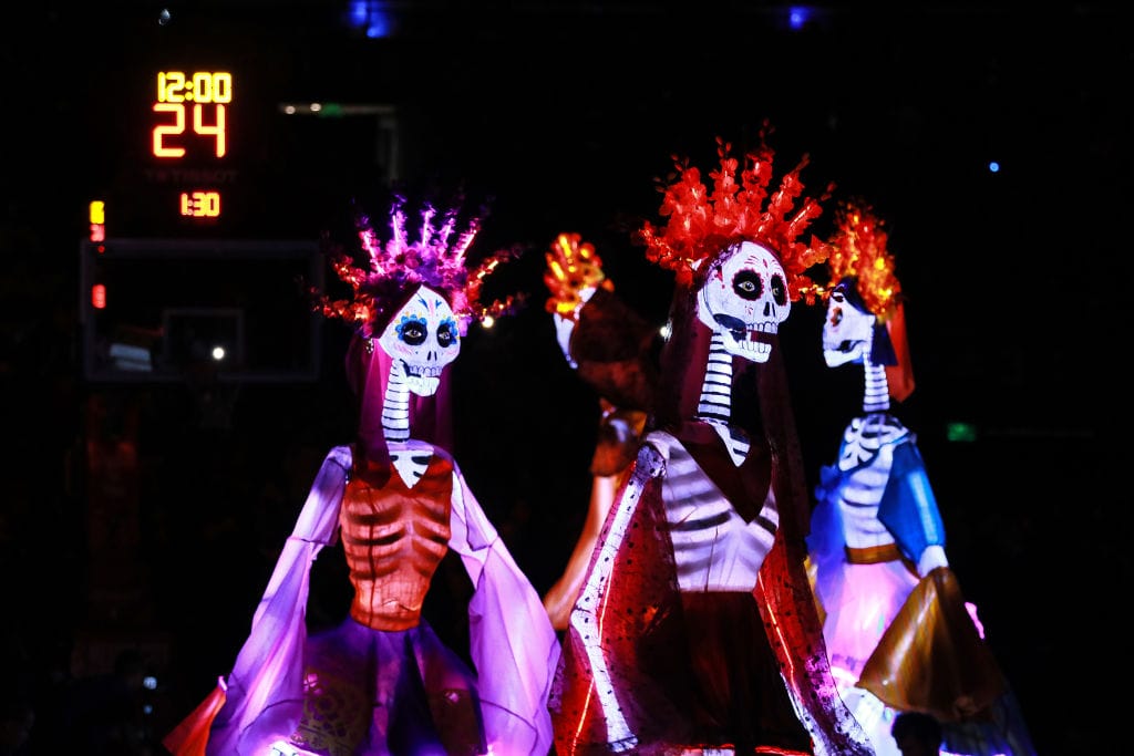 La NBA celebra su GGlobal Game en CIudad de México durante el Día de los Muertos