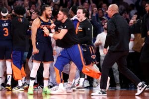 Los Knicks se llevan el derbi por la mínima