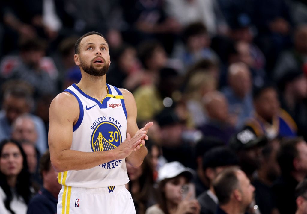Stephen Curry se frota las manos