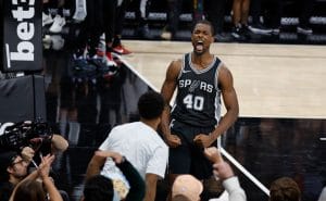 Harrison Barnes celebra la victoria