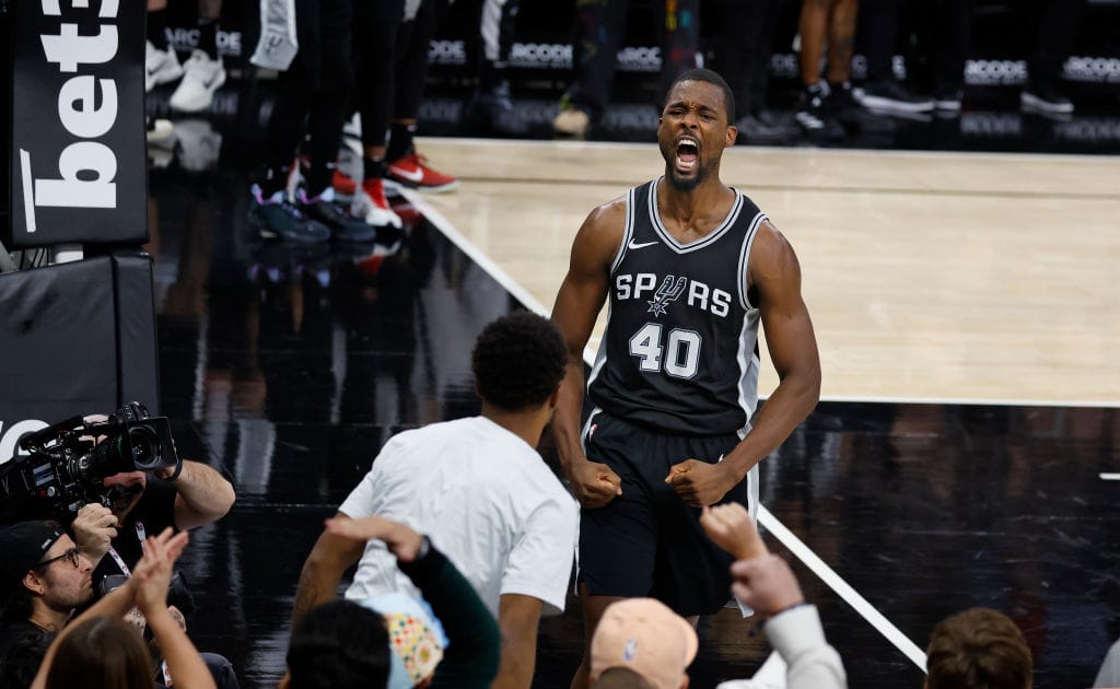 Harrison Barnes celebra la victoria