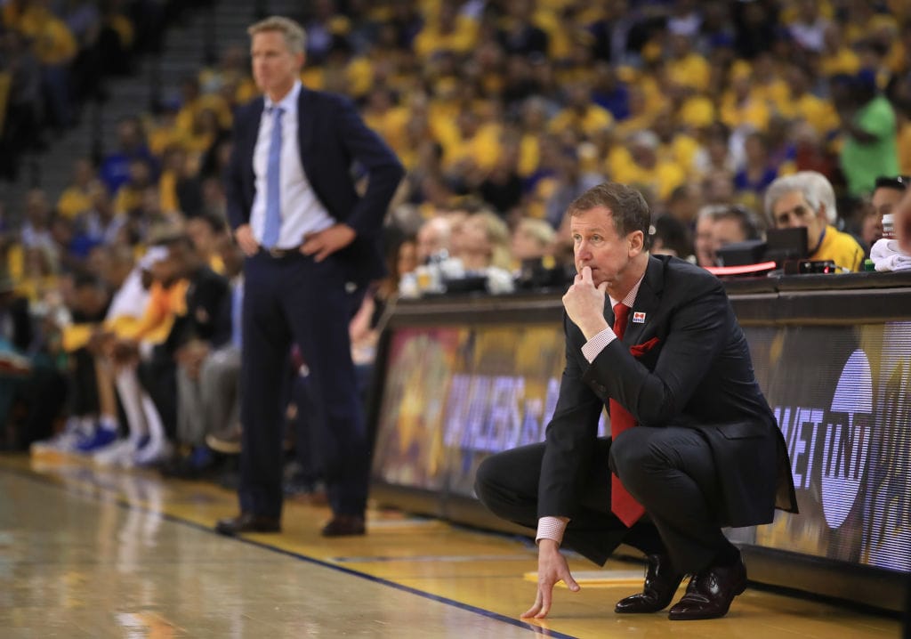 Foto de archivo de Terry Stotts y Steve Kerr en los playoffs de 2017