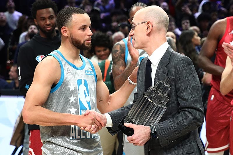 Curry recibe el MVP del All-Star de 2022